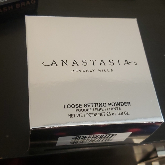 Anastasia setting powder and mascara - Picture 4 of 4